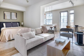 Little Italy studio w gym pool nr light rail SAN-6